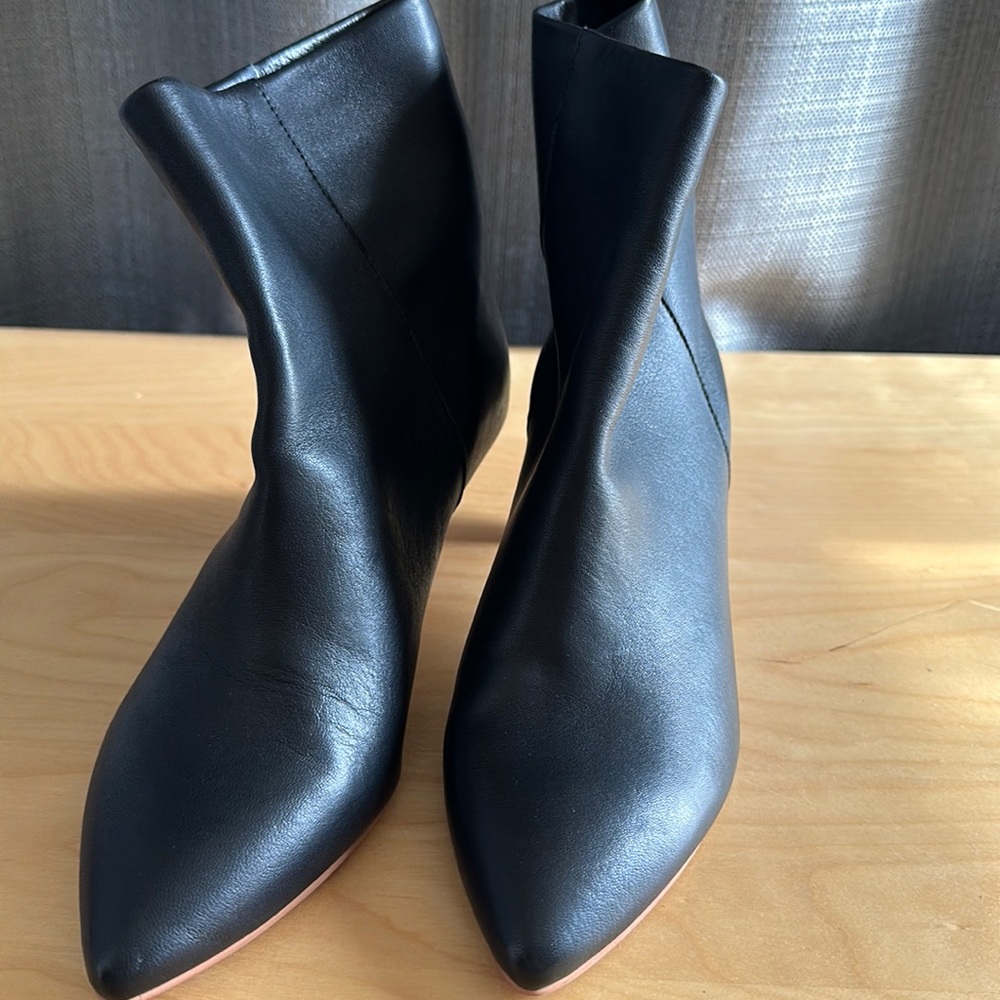 Dolce Vita Size 7 Black Pointed Toe Leather Heeled Boot